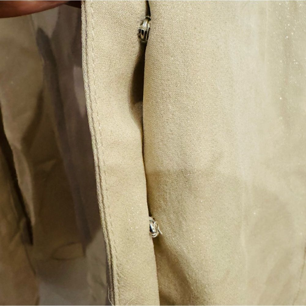 L'AGENCE Beige Shimmery Metallic Ruffle Silk Snap Button Blouse Size 4 - Picture 6 of 8